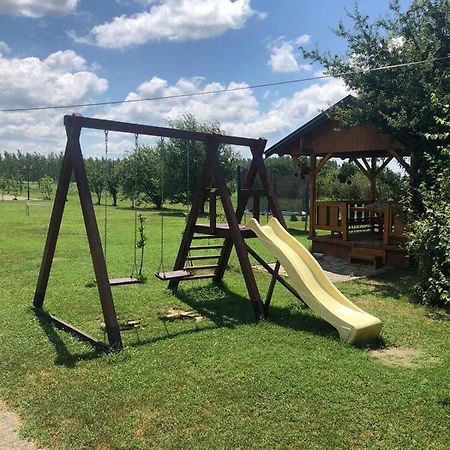 Salas Gnijezdo Bačka Palanka Dış mekan fotoğraf