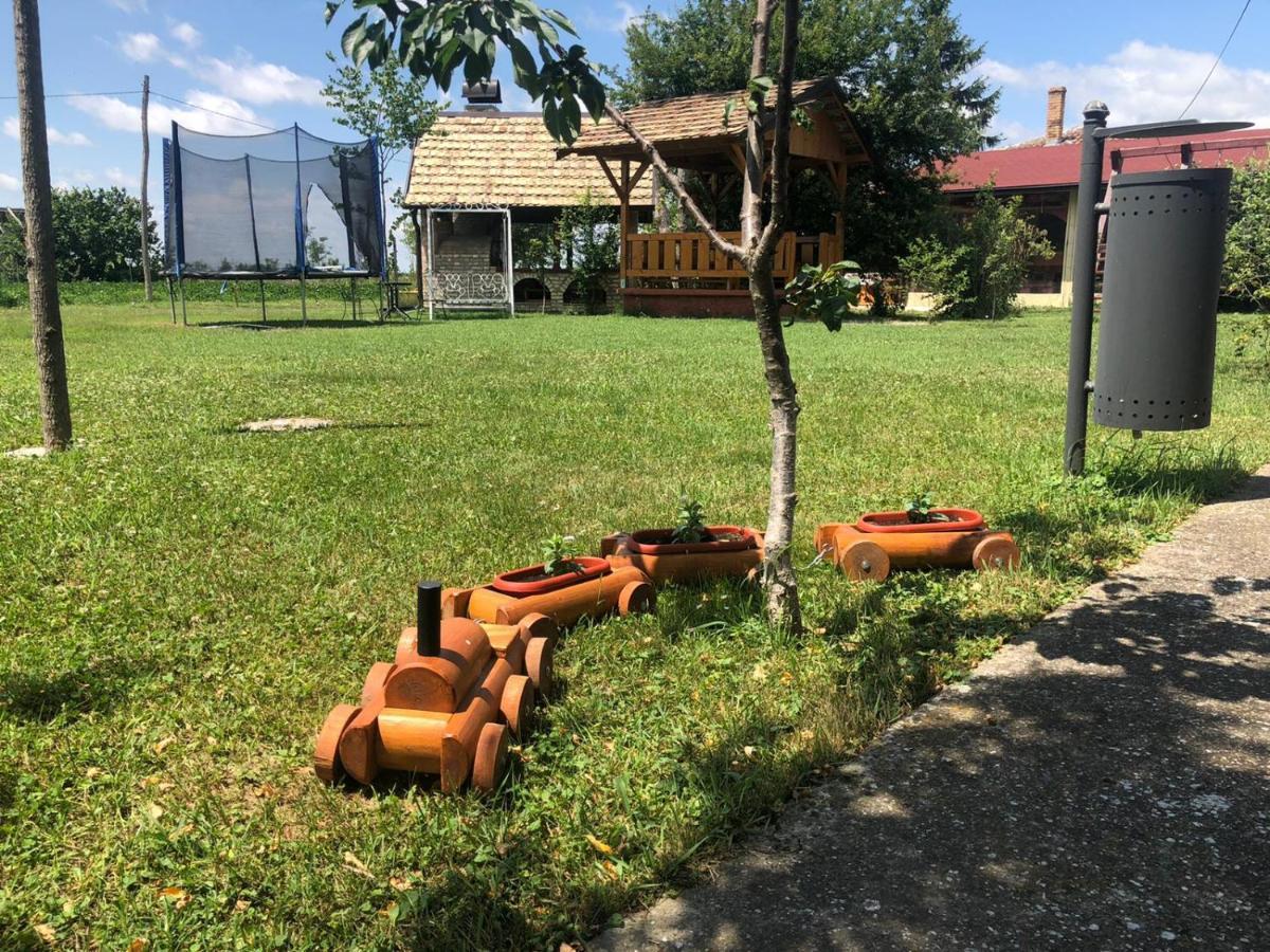 Salas Gnijezdo Bačka Palanka Dış mekan fotoğraf