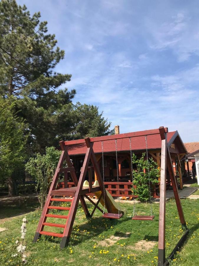 Salas Gnijezdo Bačka Palanka Dış mekan fotoğraf